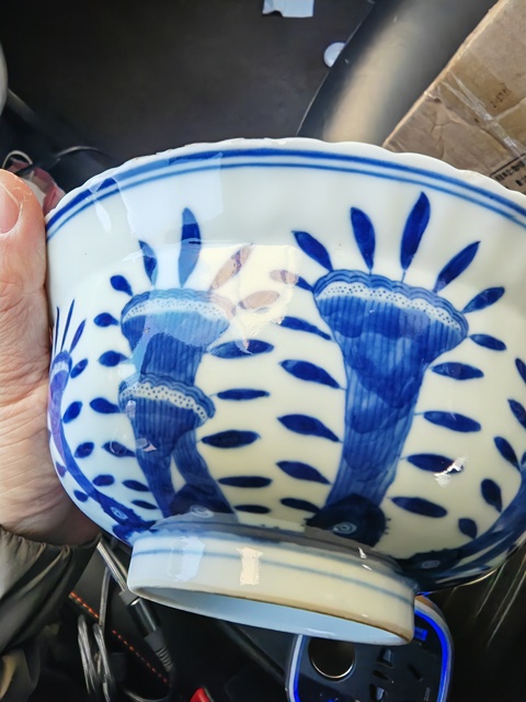 古玩陶瓷青花洞石花卉紋折沿碗真品鑒賞圖