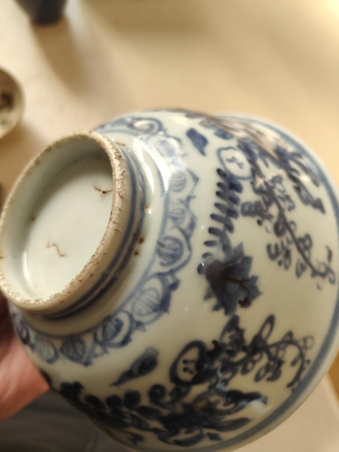 古玩陶瓷花卉紋青花碗真品鑒賞圖