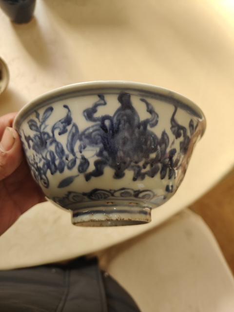 古玩陶瓷花卉紋青花碗真品鑒賞圖