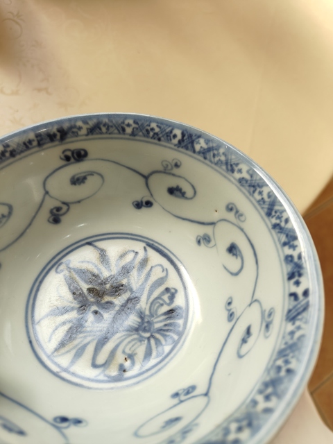 古玩陶瓷花卉紋青花碗真品鑒賞圖