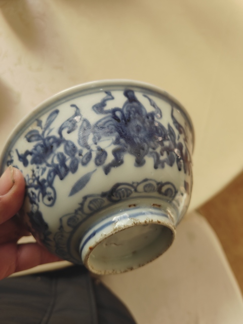 古玩陶瓷花卉紋青花碗真品鑒賞圖