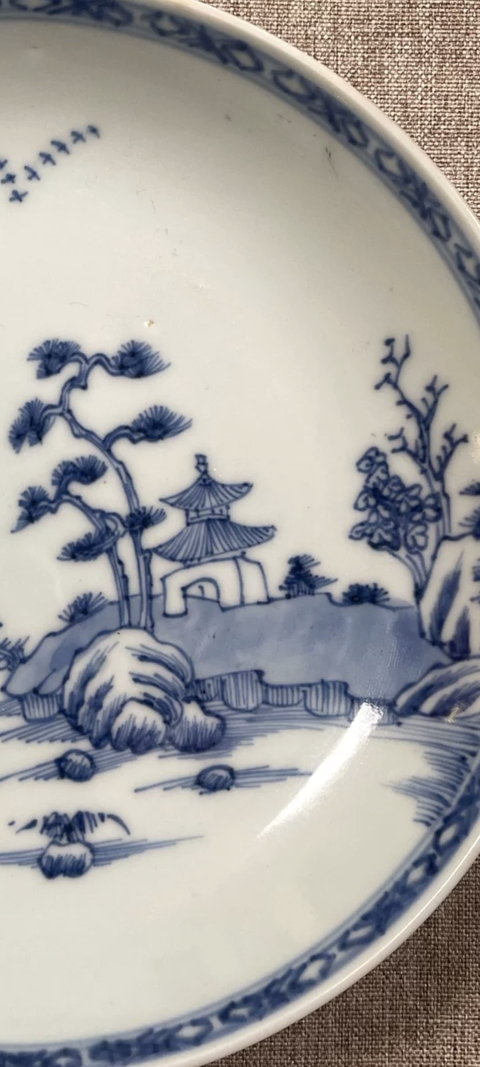 古玩陶瓷山水紋青花盤真品鑒賞圖