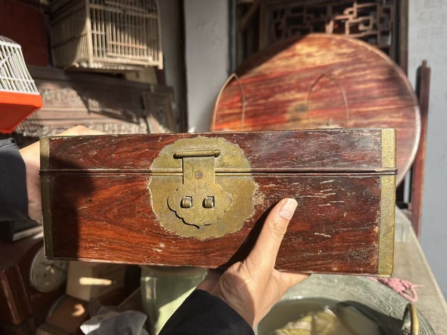 古玩雜項(xiàng)酸枝木雕刻制作木盒真品鑒賞圖