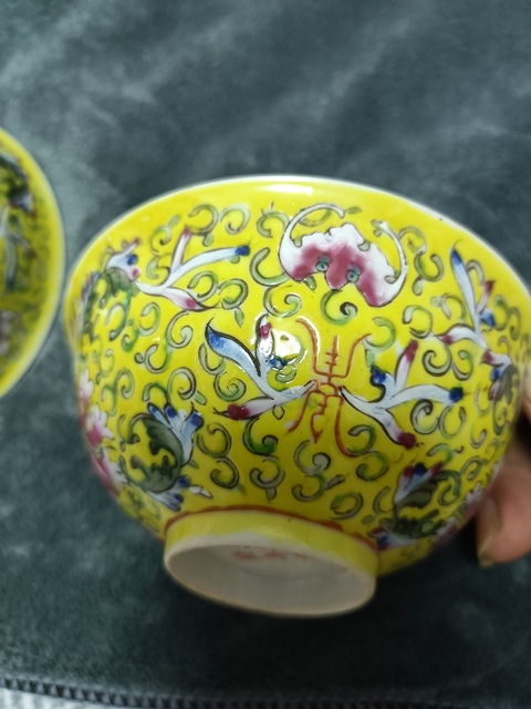 古玩陶瓷民國黃地粉彩寶相花碗真品鑒賞圖