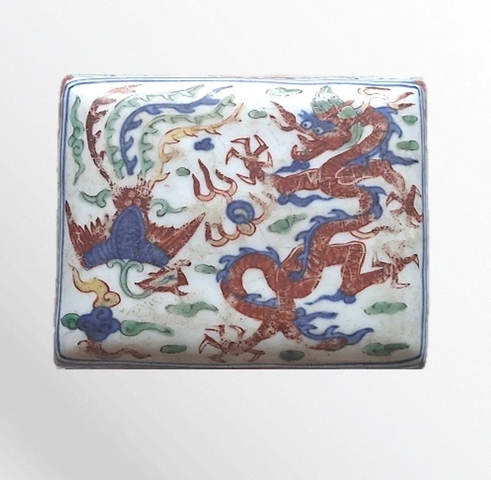 古玩陶瓷青花五彩四方龍鳳紋蓋盒真品鑒賞圖