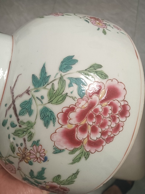 古玩陶瓷花卉紋粉彩碗真品鑒賞圖