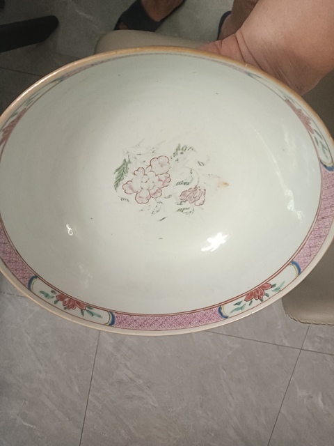 古玩陶瓷花卉紋粉彩碗真品鑒賞圖