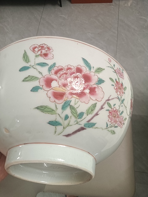 古玩陶瓷花卉紋粉彩碗真品鑒賞圖