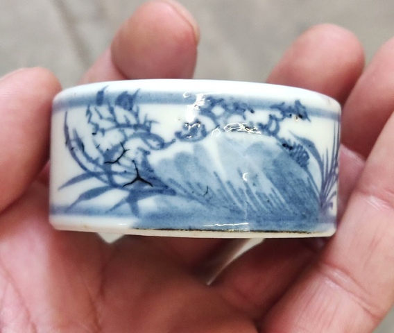 古玩陶瓷花卉蝠紋青花蓋真品鑒賞圖