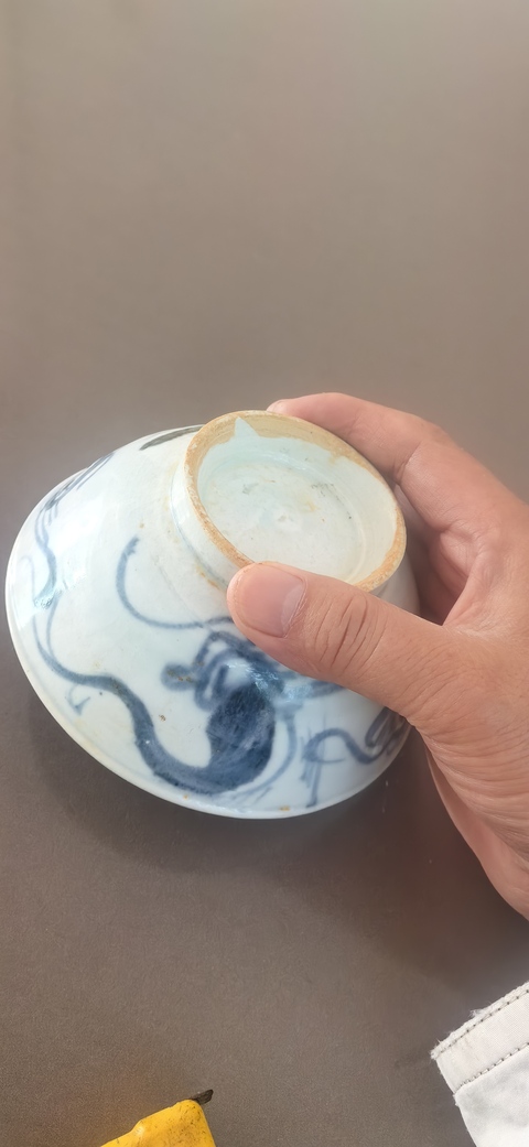 古玩陶瓷明末清初 青花花卉紋碗真品鑒賞圖