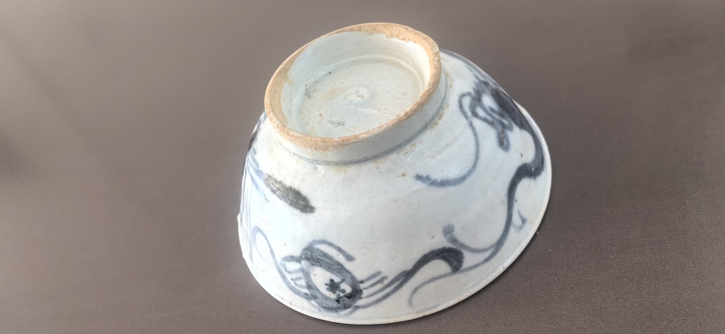 古玩陶瓷明末清初 青花花卉紋碗真品鑒賞圖