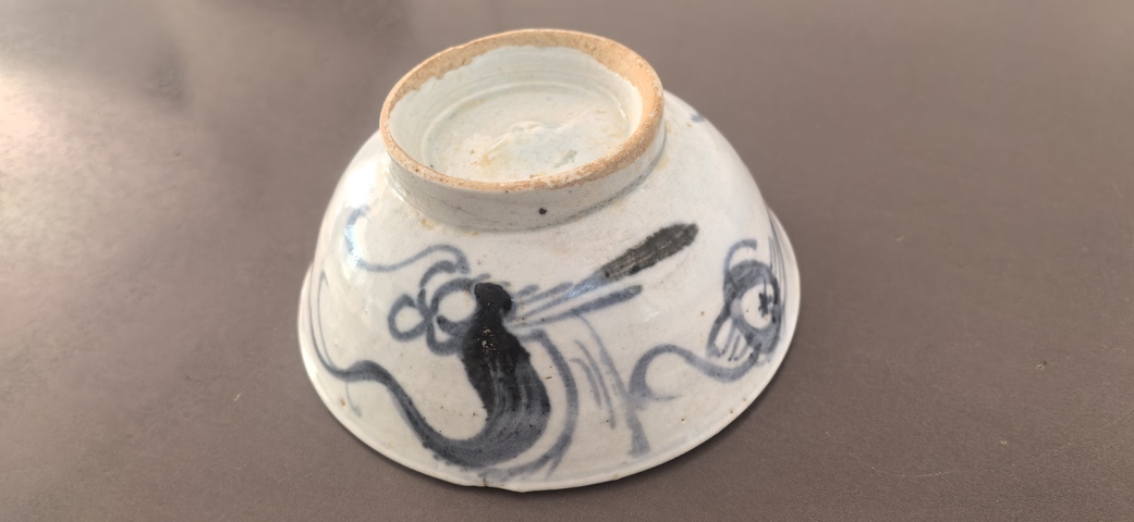 古玩陶瓷明末清初 青花花卉紋碗真品鑒賞圖