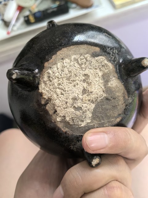 古玩陶瓷黑釉三足爐真品鑒賞圖