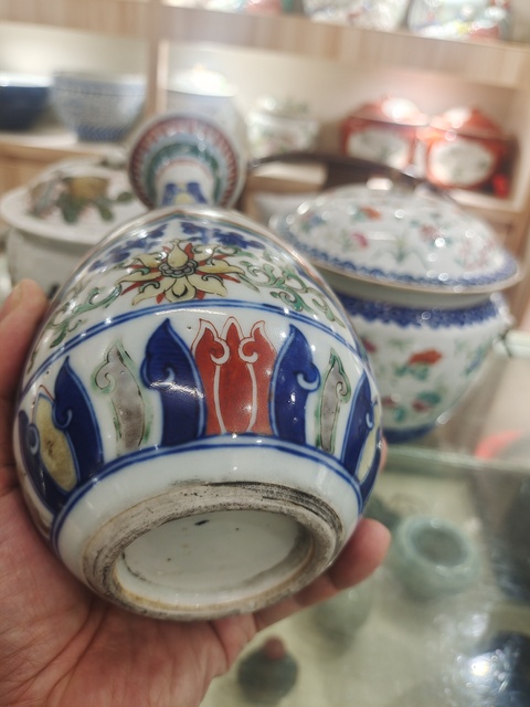 古玩陶瓷青花五彩花卉紋玉壺春瓶真品鑒賞圖