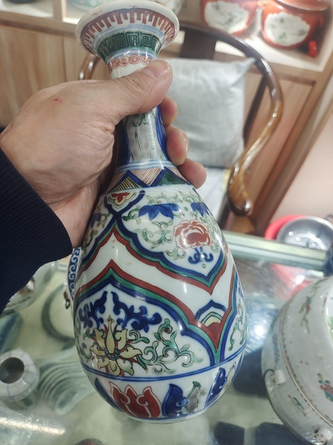 古玩陶瓷青花五彩花卉紋玉壺春瓶真品鑒賞圖