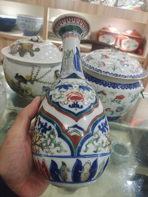 古玩陶瓷青花五彩花卉紋玉壺春瓶真品鑒賞圖