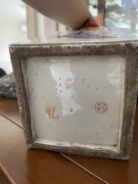 古玩陶瓷粉彩無雙譜人物四方瓶真品鑒賞圖