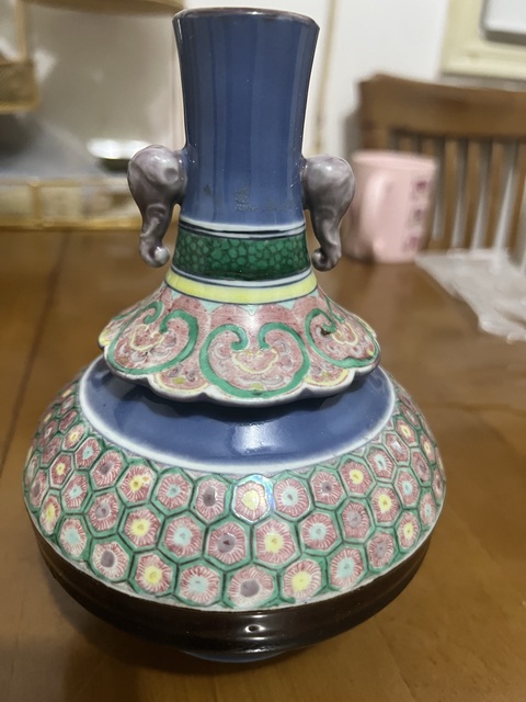 古玩陶瓷祭藍釉粉彩云肩瓶真品鑒賞圖