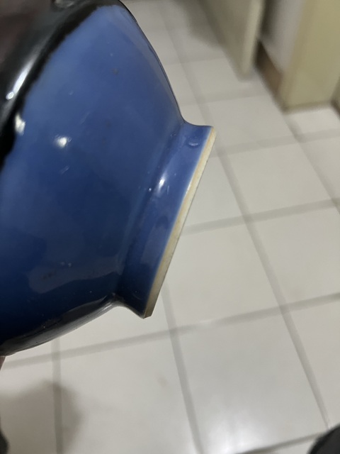 古玩陶瓷祭藍釉粉彩云肩瓶真品鑒賞圖