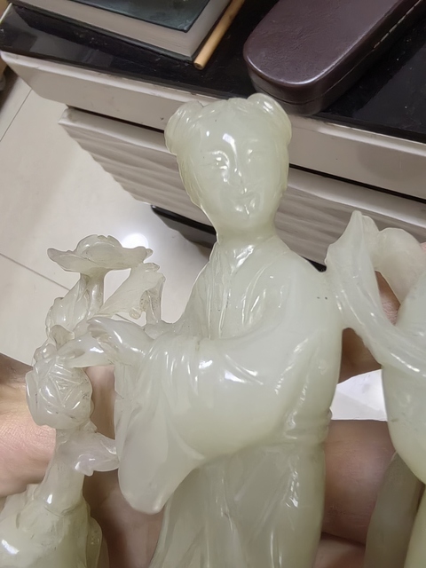 古玩玉器和田玉仕女擺件真品鑒賞圖