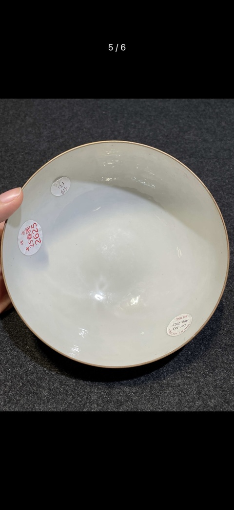 古玩陶瓷花卉紋粉彩碗真品鑒賞圖