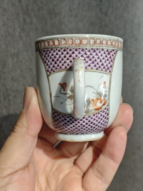 古玩陶瓷清乾隆 廣彩花卉紋把杯真品鑒賞圖