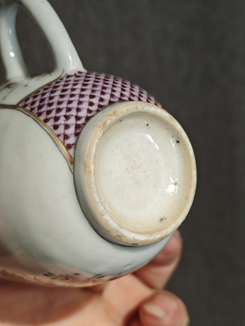 古玩陶瓷清乾隆 廣彩花卉紋把杯真品鑒賞圖