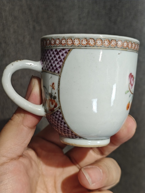 古玩陶瓷清乾隆 廣彩花卉紋把杯真品鑒賞圖