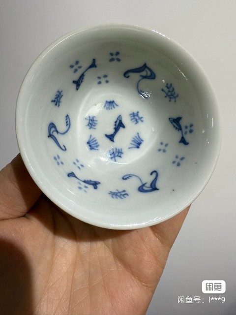 古玩陶瓷青花魚澡紋杯（日本）真品鑒賞圖