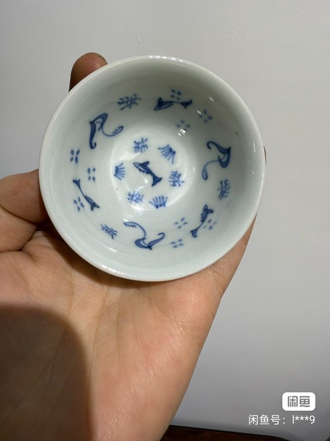 古玩陶瓷青花魚澡紋杯（日本）真品鑒賞圖