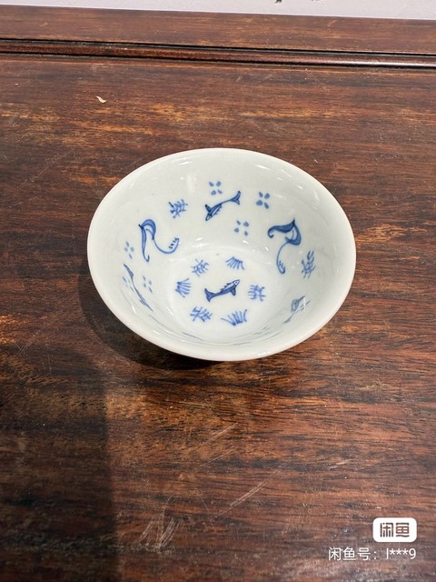 古玩陶瓷青花魚澡紋杯（日本）真品鑒賞圖