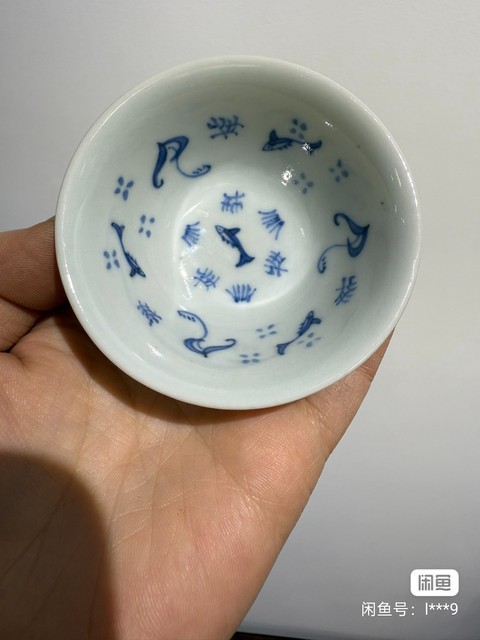 古玩陶瓷青花魚澡紋杯（日本）真品鑒賞圖