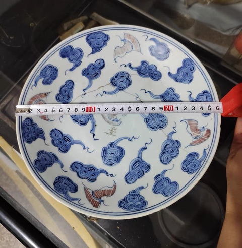 古玩陶瓷青花釉里紅云蝠紋盤真品鑒賞圖