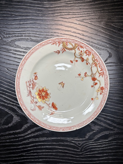 古玩陶瓷礬紅描金蝶戀花紋盤真品鑒賞圖