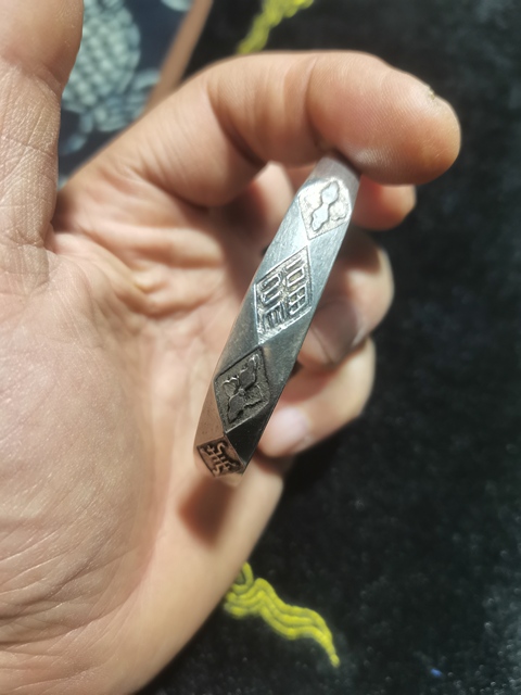 古玩雜項老銀手鐲一對真品鑒賞圖