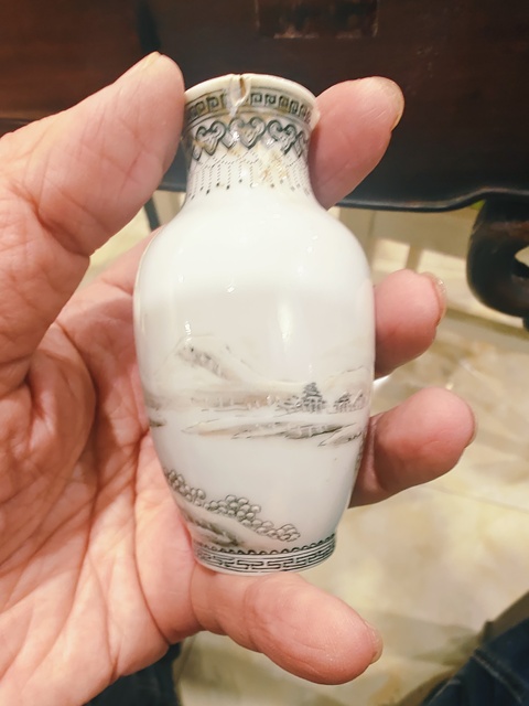 古玩陶瓷人物山水紋瓶真品鑒賞圖