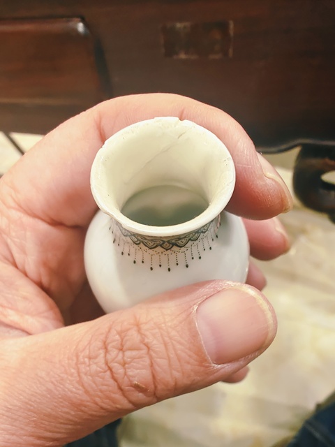 古玩陶瓷人物山水紋瓶真品鑒賞圖