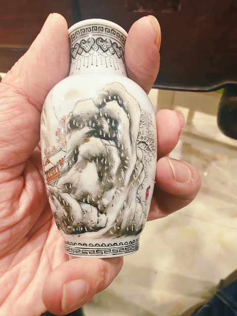 古玩陶瓷人物山水紋瓶真品鑒賞圖