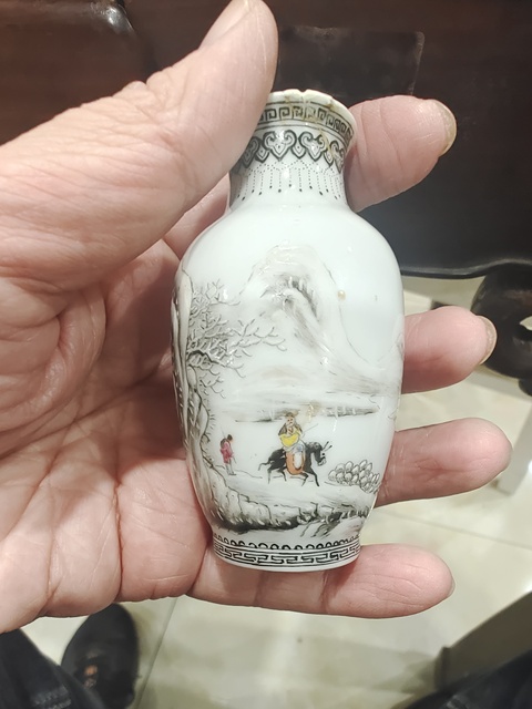 古玩陶瓷人物山水紋瓶真品鑒賞圖