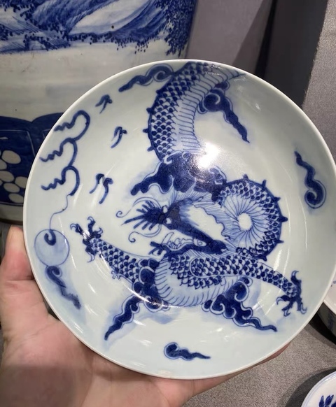 古玩陶瓷清雍正青花過(guò)墻龍紋盤真品鑒賞圖