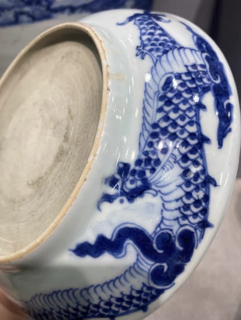 古玩陶瓷清雍正青花過(guò)墻龍紋盤真品鑒賞圖