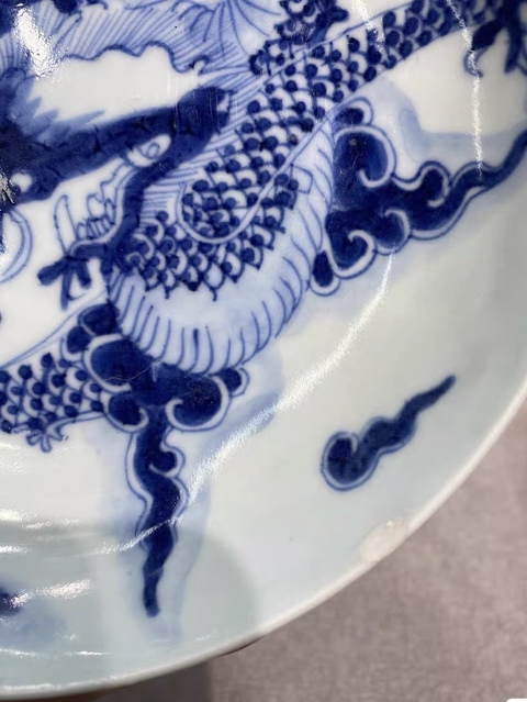 古玩陶瓷清雍正青花過(guò)墻龍紋盤真品鑒賞圖