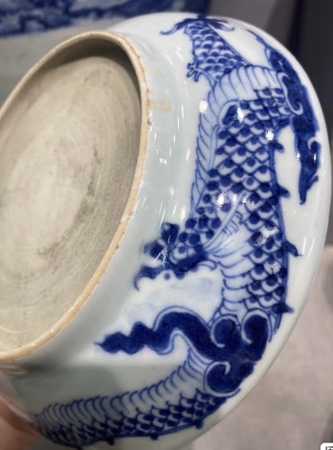 古玩陶瓷清雍正青花過(guò)墻龍紋盤真品鑒賞圖