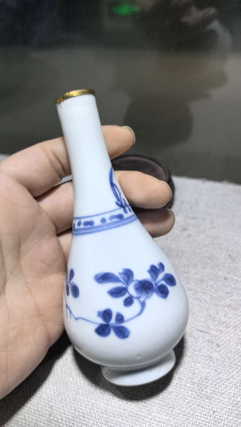 古玩陶瓷花卉紋青花瓶真品鑒賞圖