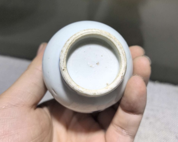 古玩陶瓷花卉紋青花瓶真品鑒賞圖