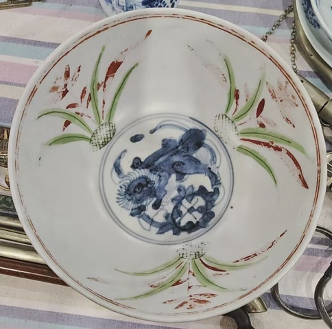 古玩陶瓷青花紅綠彩碗真品鑒賞圖