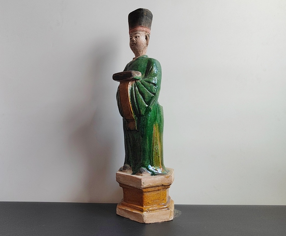 古玩陶瓷明三彩人物俑真品鑒賞圖