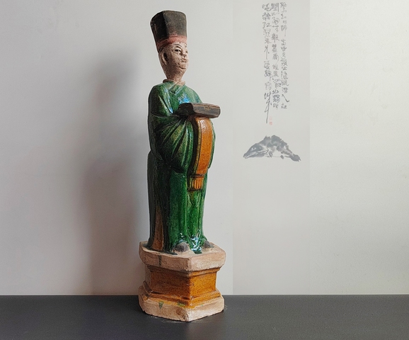 古玩陶瓷明三彩人物俑真品鑒賞圖