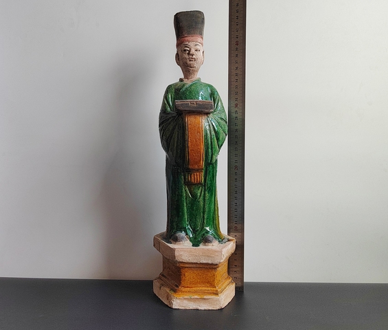 古玩陶瓷明三彩人物俑真品鑒賞圖