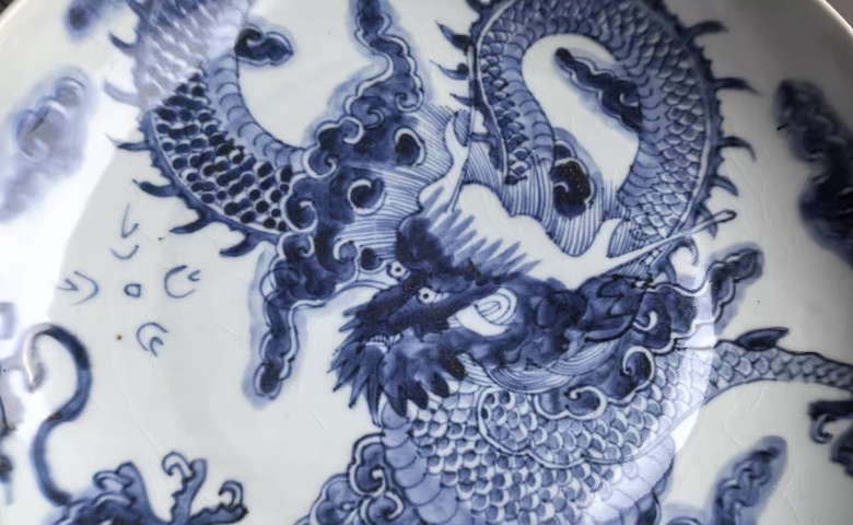 古玩陶瓷青花龍紋盤真品鑒賞圖